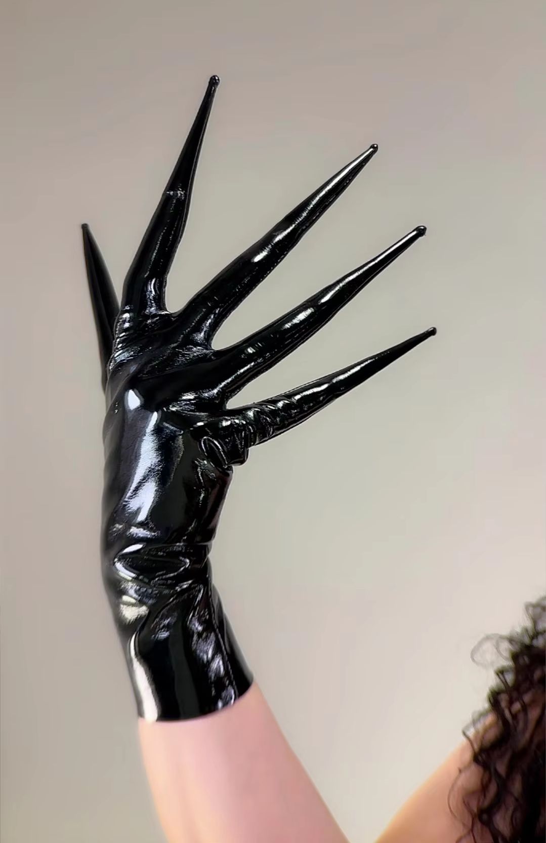 Shine Black CLAW GLOVES POINTE - огляд і ціна Patent Leather Shine